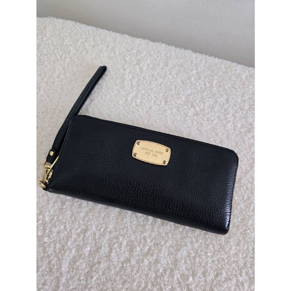 Michael Kors Jet Set Womens Black Pebbled Leather Solid Formal Zip Around Wallet - Picture 2 of 6
